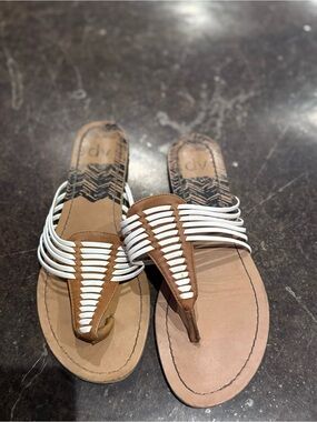 DV by Dolce Vita Tan and White Woven Toe-Post Sandals